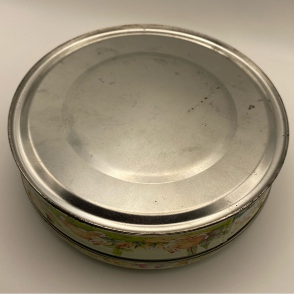 2/$20 | Vintage bunny rabbit tin - Picture 4 of 9